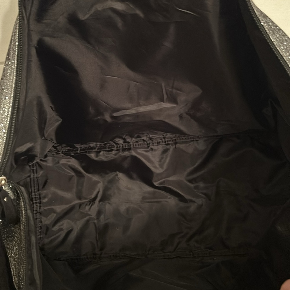 Victoria Secret 2015 Limited Edition Glitter Weekender Duffle - Picture 4 of 5